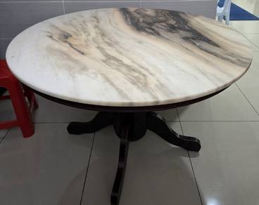 Excellent condition dining table 