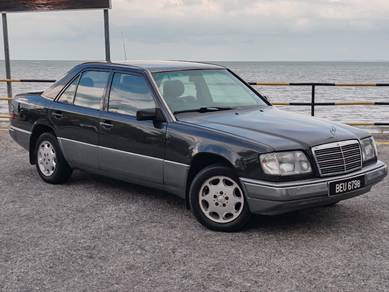 Mercedes Benz 200E in Muar, JHR