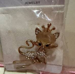 CRYSTAL CAT BROOCH LATEST limit