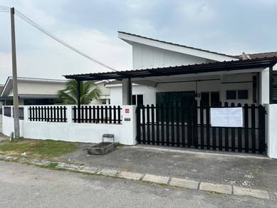 Semi-Detached House For Sale in Lahat,PRK