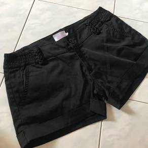 Black short pants
