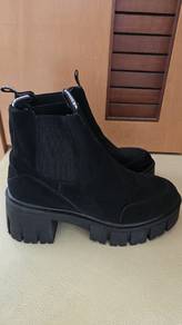 Keddo Sueded Chelsea Boots