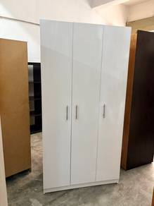 almari 3 pintu
