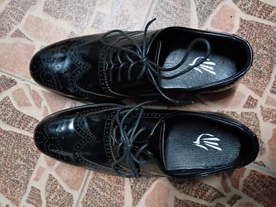 Kasut potong hitam Era