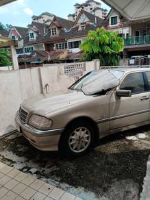 Mercedes Benz 200  in Ampang Hilir, KUL