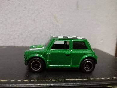 2020 Hotwheels Morris Mini (Unriveted)