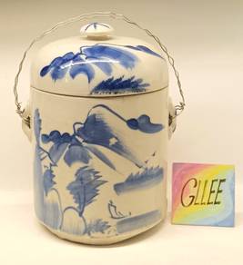 Vintage Porcelain Steamer Pot
陶盅

