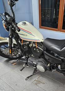 Harley-Davidson 883 Roadster