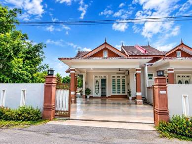 Semi-Detached House For Sale in Marang,TRG