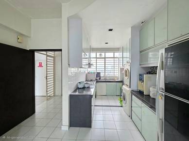 Apartment For Sale in Plaza Menjalara
