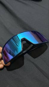 oakley sutro