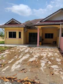 Semi-Detached House For Sale in Cheng,MLK