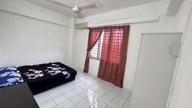 Condominium For Rent in Garden Park