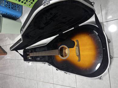 Acoustic guitar with hardcase