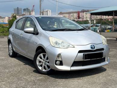 Toyota Prius c (HYBRID) in Petaling Jaya, SGR