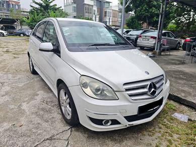 Mercedes Benz B180 180 (CBU) in Old Klang Road, KUL