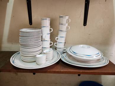 Incomplte Melamine Dinnerware Set