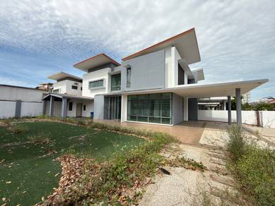 Semi-Detached House For Sale in Shah Alam,SGR