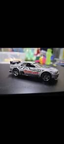 Hot Wheels R32