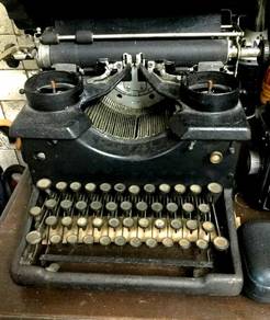 Rare Royal Typewriter No.10