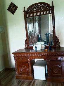 Meja solek kayu