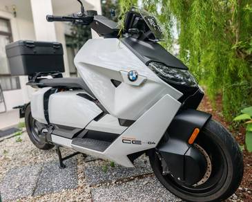 BMW CE 04