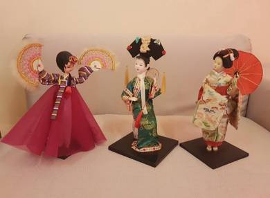 3 figure doll