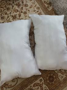 clean white pillows 