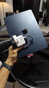 Macbook M2 13inch 256gb (Used like new)