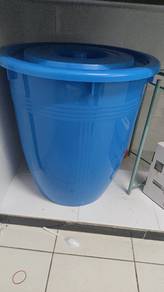 Big plastic container 
