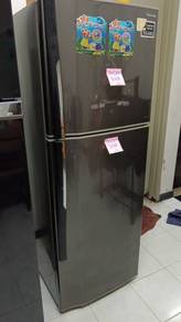Peti Sejuk Toshiba 290L