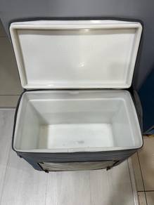 Rolling Cooler / Ice Chest