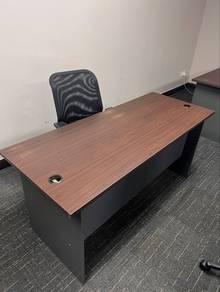 wood table in good condition