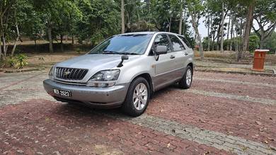Toyota Harrier in Bangsar, KUL