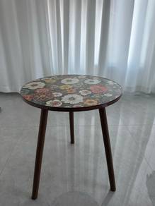 Beautiful coffee table New in box