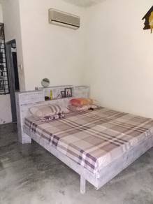 king size bed with matress