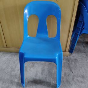 60 pieces Plastic chairs for sell