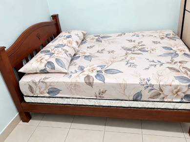 Queen Solid Wood Bed