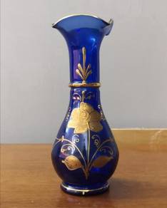 Pasu blue vase