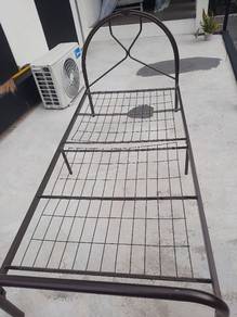 Single size metal frame