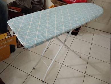 Ironing board (like new)