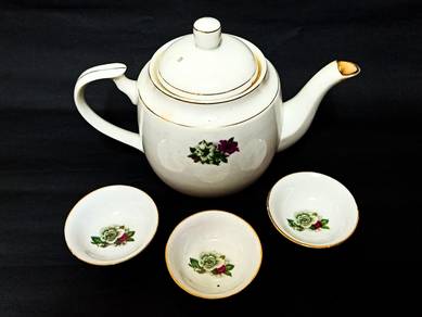 Chinese Porcelain Hand-painting flower Teapot