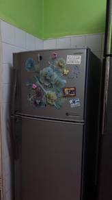 Peti Ais / Fridge 2 Pintu SHARP (Preloved)