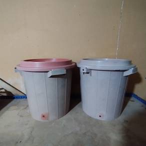 Tong Plastik 30x30cm terpakai (berlubang)