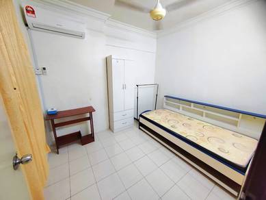 Room in Jelutong, PNG