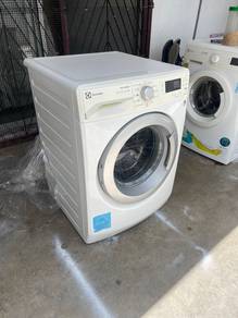 Electrolux front load hot washer 8kg