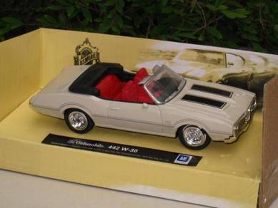 NewRay 1-43 Diecast Classics Oldsmobile 442 W-30