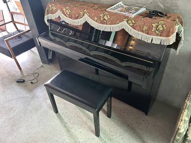 Yamaha JU109 Piano with Bench