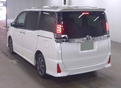 Toyota Voxy ZS KIRAMEKI III in KL City, KUL