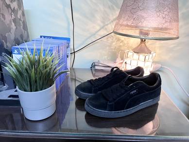 PUMA Suede Classic Black Shoe Size UK 7/US 8